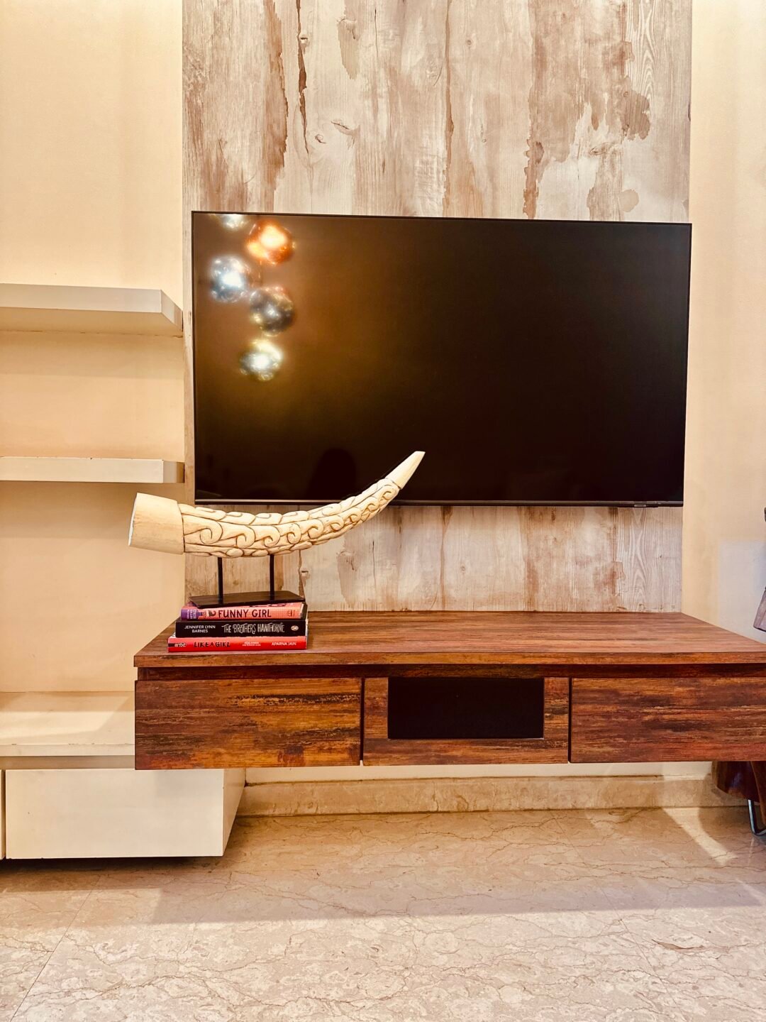 Hand-Carved Decorative Tusker Horn (Faux Ivory)