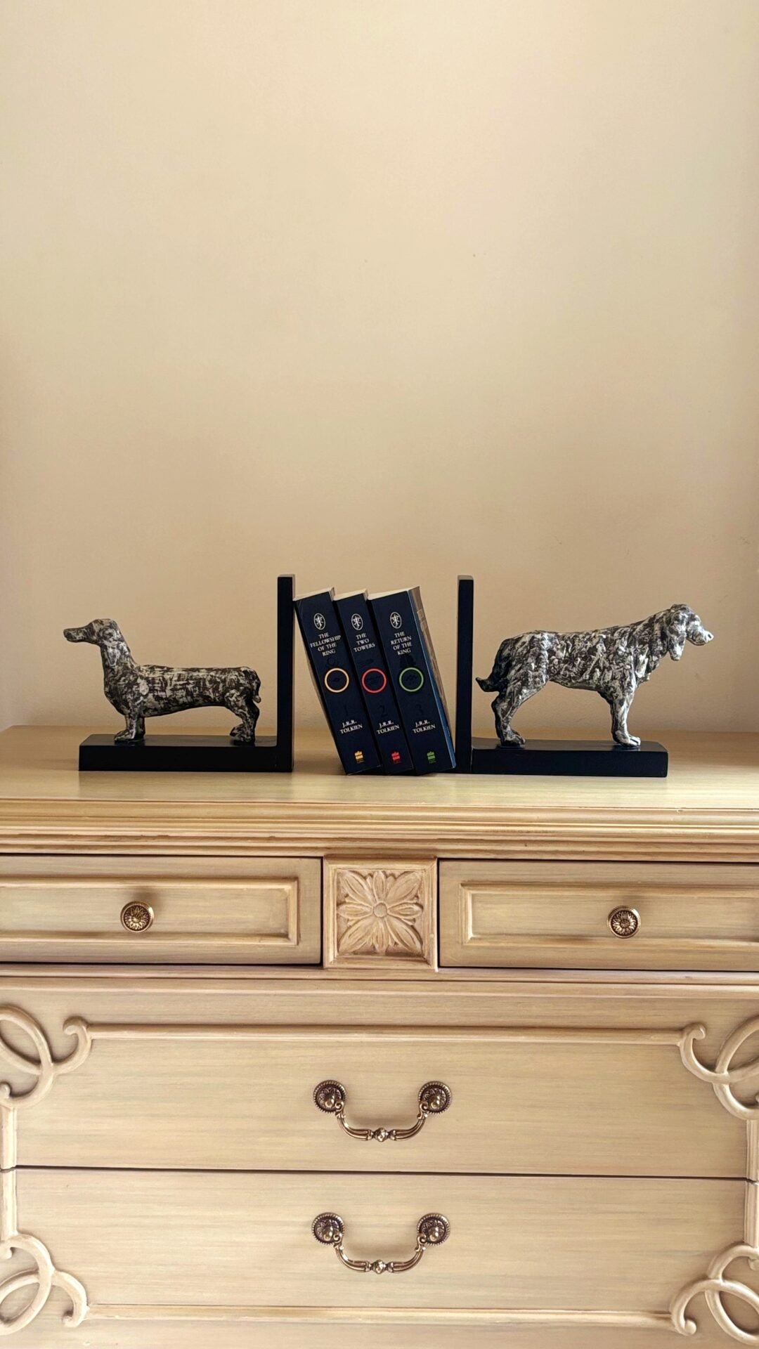 The Canine Chronicle Bookends