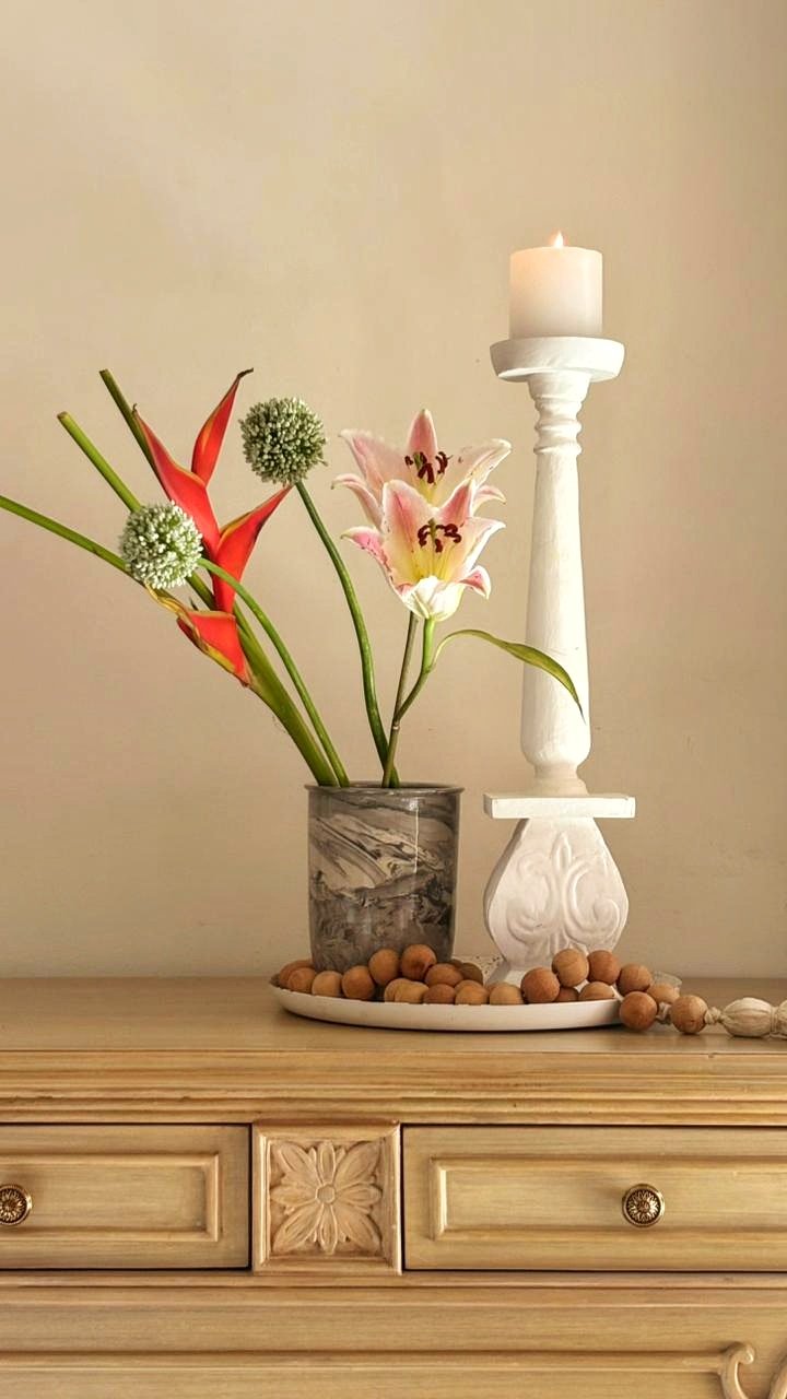 Pristine Candle Stand