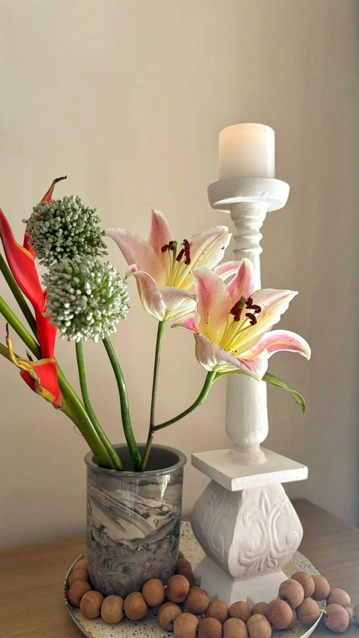 Pristine Candle Stand